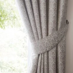 Heritage Mulberry Cream Tiebacks